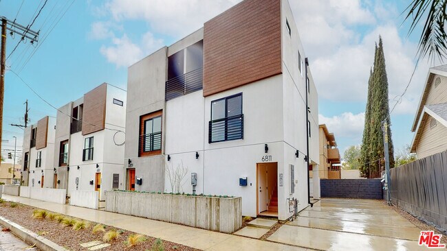 Building Photo - 6811 Gloria Ave