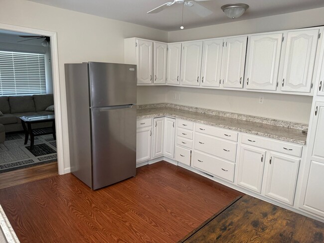 Building Photo - 3 bedroom 1 bath ranch style home