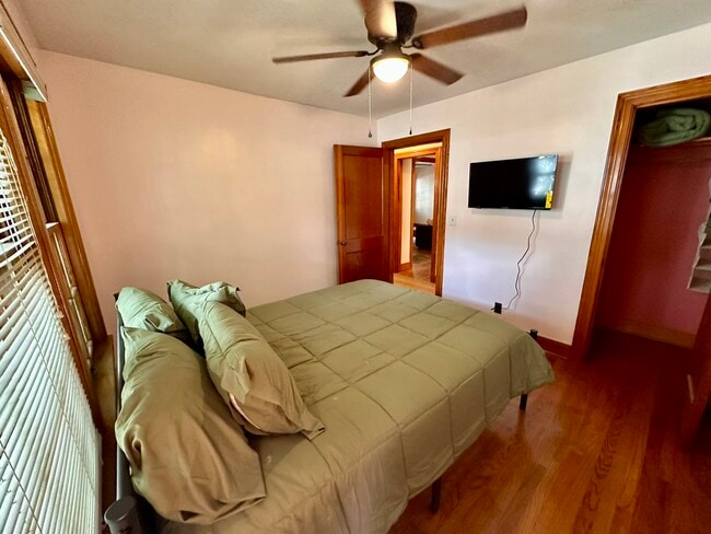 Building Photo - 47 Brentwood Dr