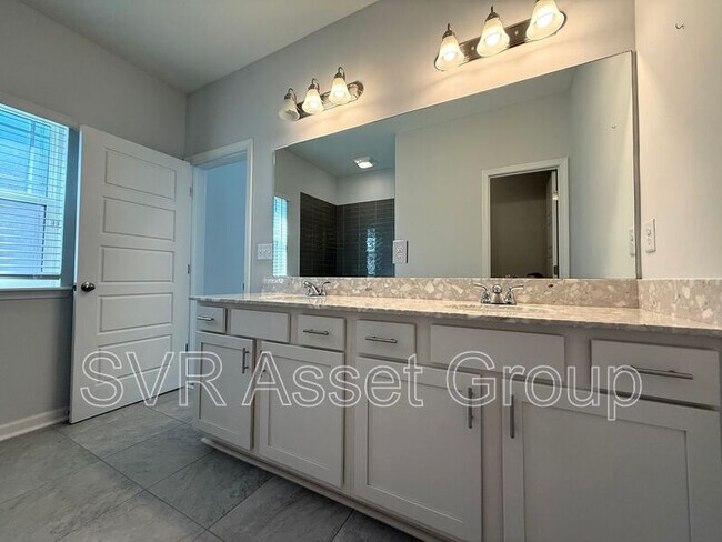 Building Photo - 2970 College St