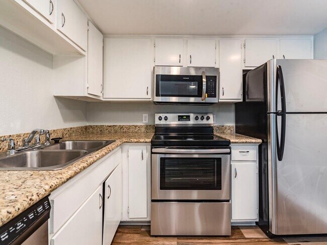 Building Photo - 2124 Burton Dr