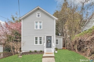 Building Photo - 132 Pequot Ave