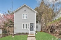 Building Photo - 132 Pequot Ave