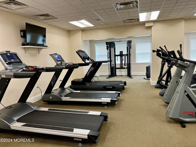 Building Photo - 700 Ocean Ave N