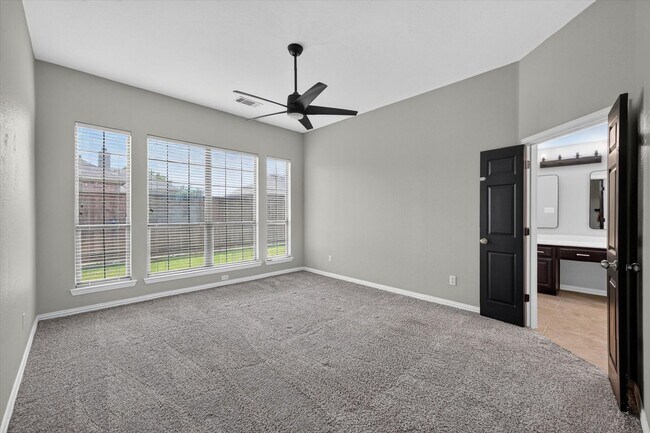 Building Photo - 2416 Greenbrook Dr