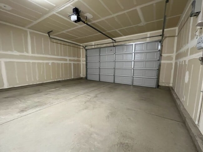 Building Photo - 616 Pipa Ln
