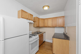 Building Photo - 1721 W North Shore Ave