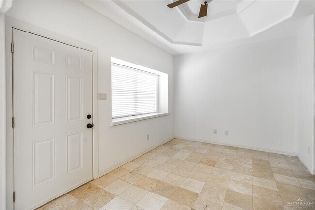 Building Photo - 22 San Roman St