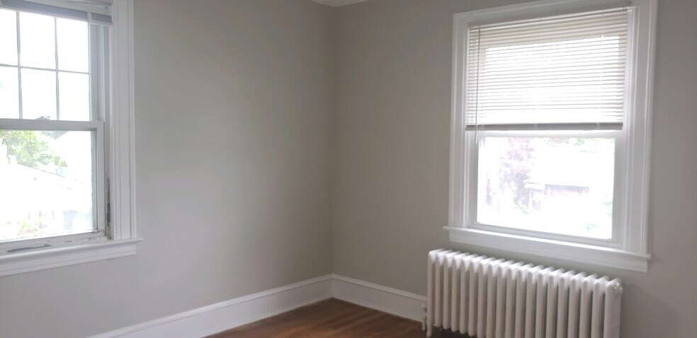 Building Photo - 54 Lambert St