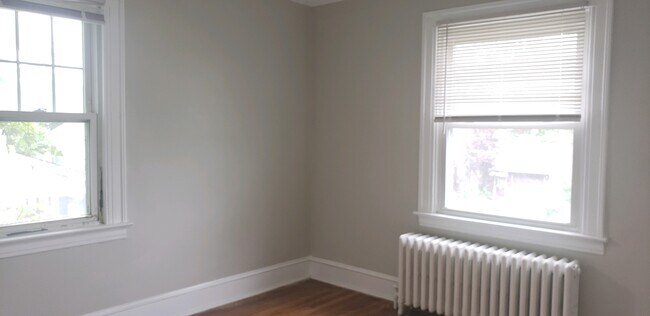 Building Photo - 54 Lambert St