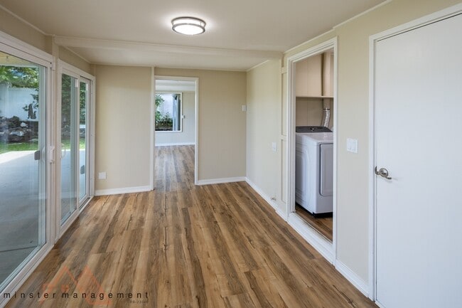 Building Photo - 531 Ulumu St