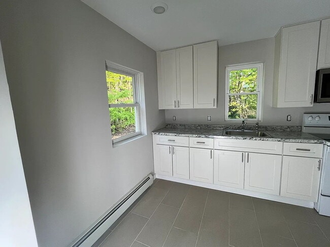 Building Photo - Move in to this singe family fully renovated home featuring 3 bedrooms 2 full baths located direc...