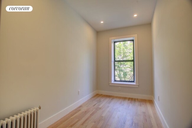 Building Photo - 206 W 96th St