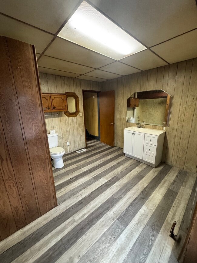 Building Photo - 719 Steel St