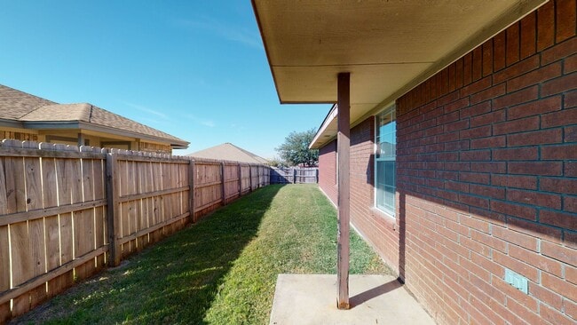Building Photo - Memorial Day Special, 2 WEEKS FREE RENT!!!!