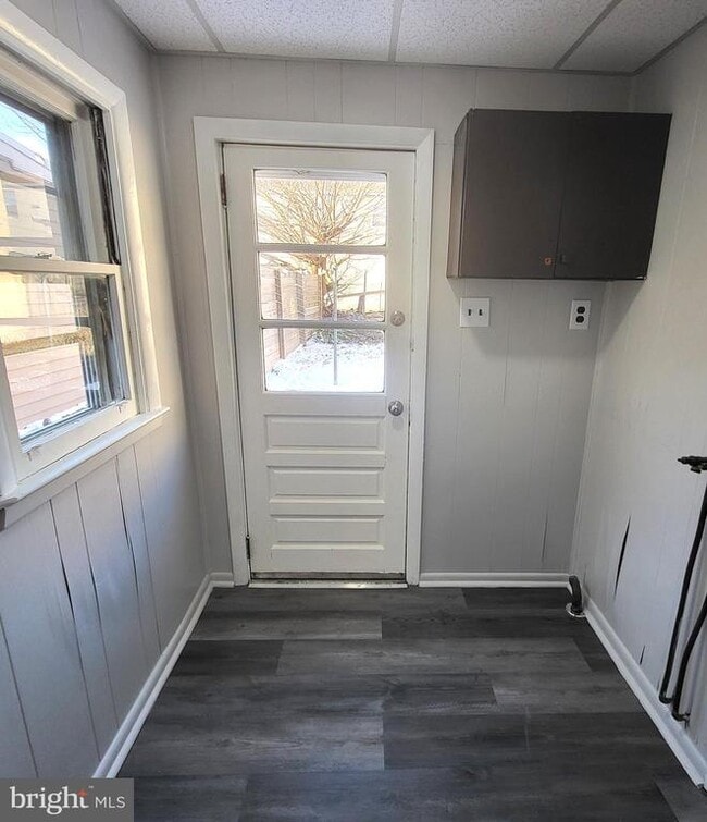 Building Photo - 4 W 2nd St