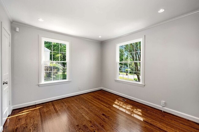 Building Photo - 5656 Kendall Dr