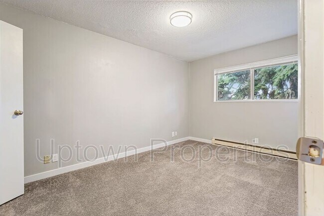Building Photo - 4127 SE 28th Ave