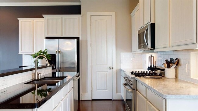 Building Photo - 2724 Rutland St