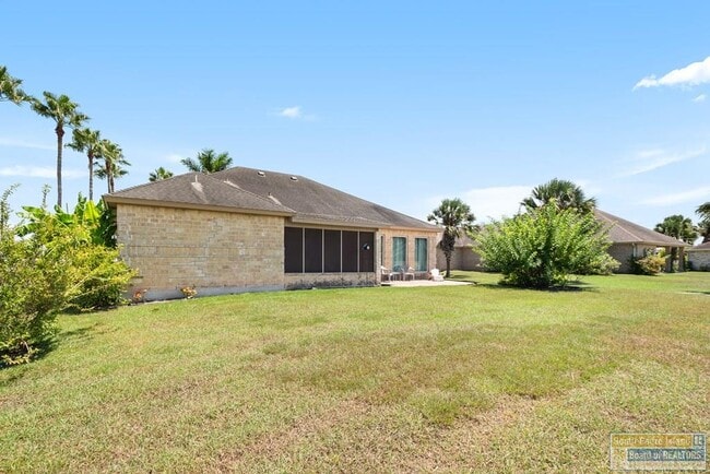 Building Photo - 2 Bethpage Dr