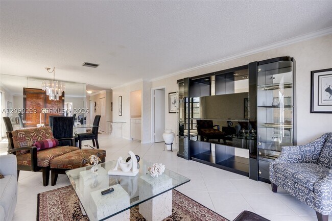 Building Photo - 8566 Casa Del Lago
