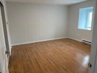 Building Photo - 960 Violet Ave
