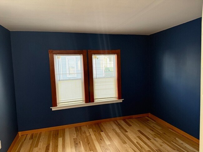 Building Photo - 15 Acorn St