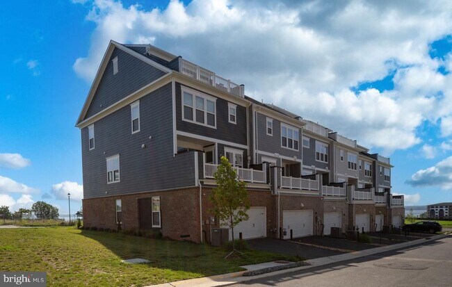 Building Photo - 1747 Riverbluff Ave