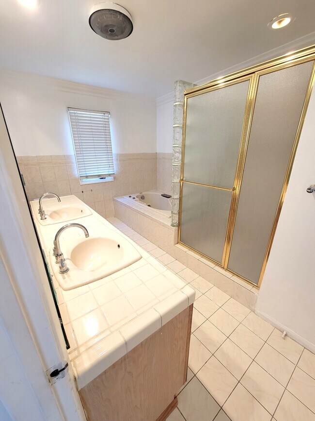 Building Photo - 224 Cabrillo Rd