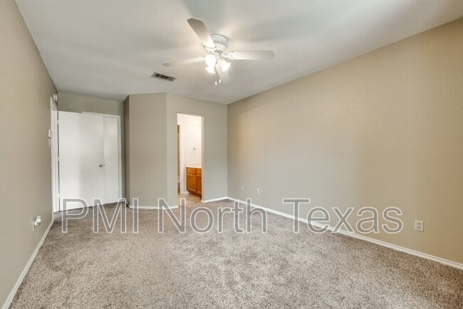 Building Photo - 2701 London Ct