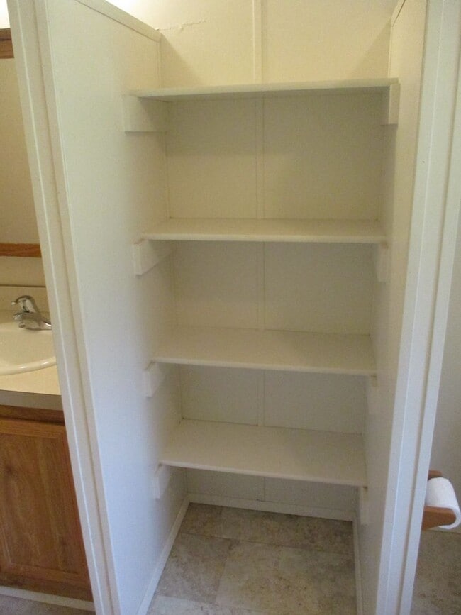 Building Photo - 4.65 Acre Farm/Horse Property for Rent!