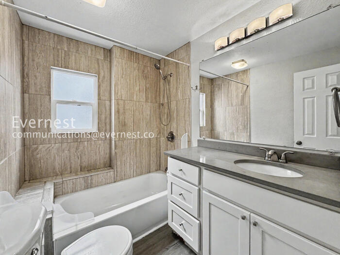 Building Photo - 4301 S Lincoln St