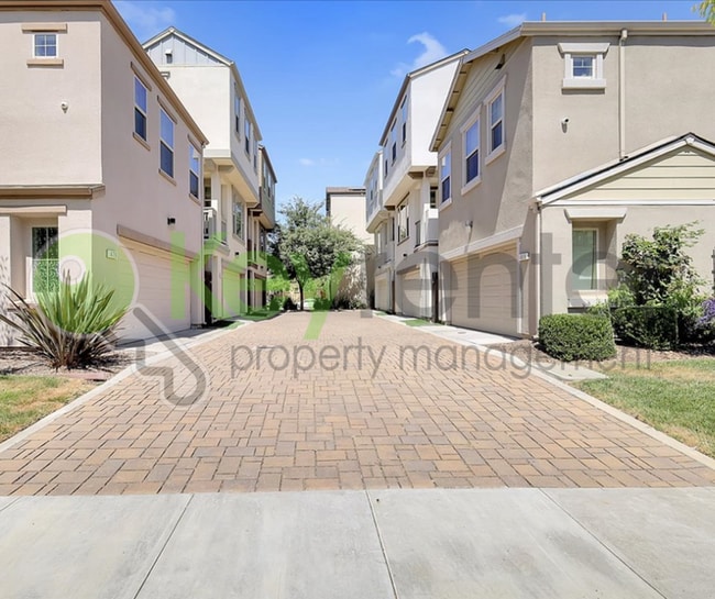 Building Photo - 487 McClatchy Way