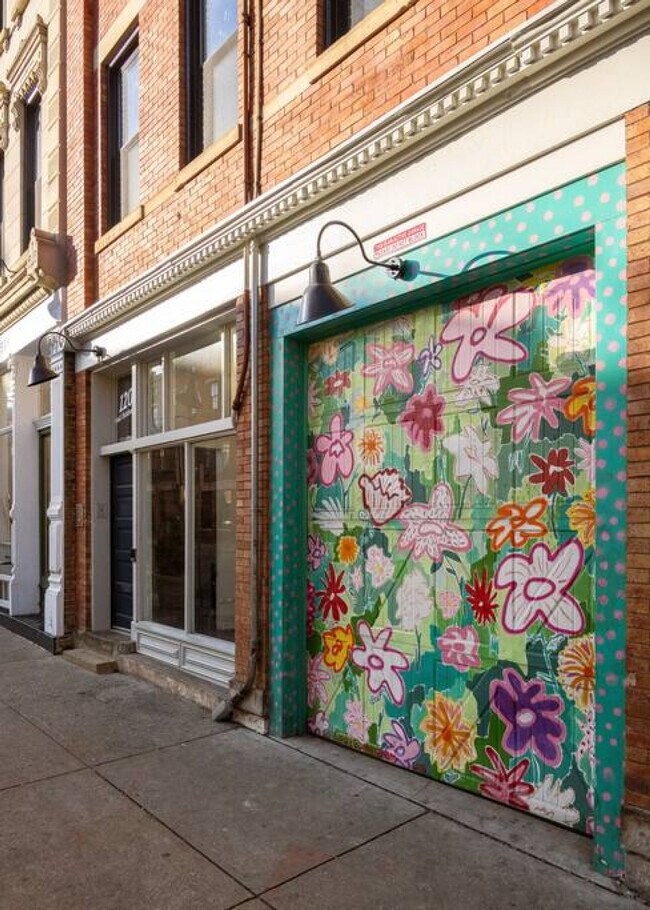 Building Photo - 100 E 13th St