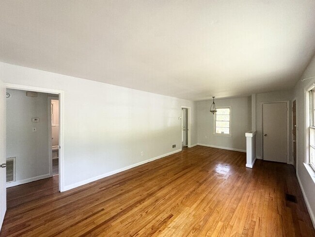 Building Photo - 5121 Pinefield Dr