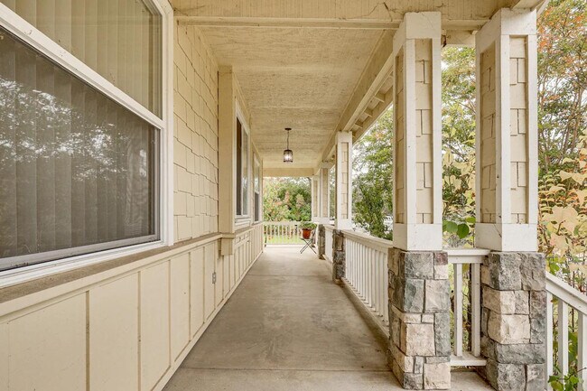 Building Photo - 158 Sierra Pl