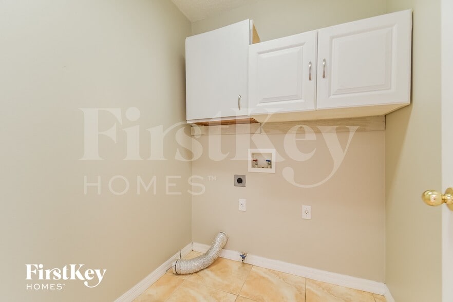 Building Photo - 458 Rona Ln