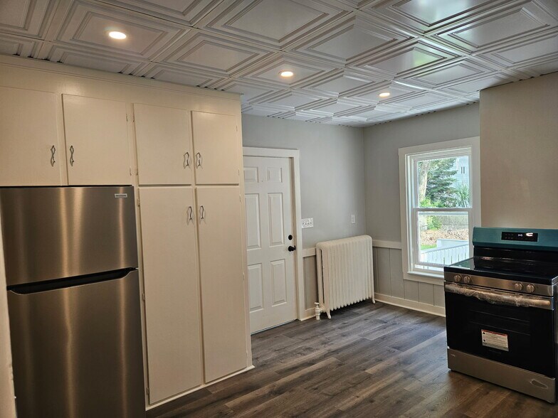 Kitchen - 92 Bank St