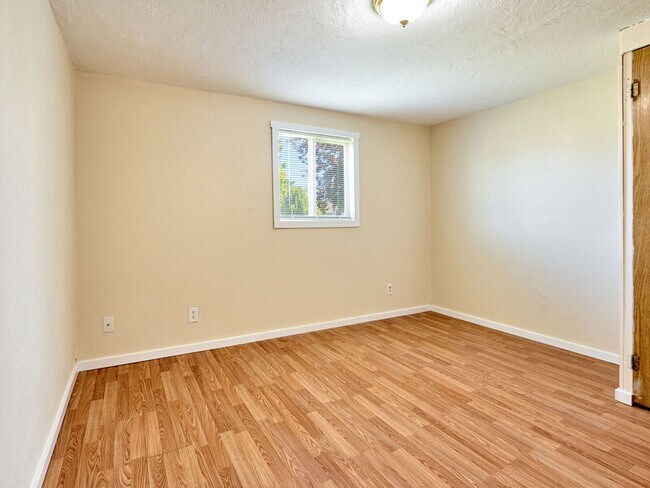 Building Photo - 485 1st St