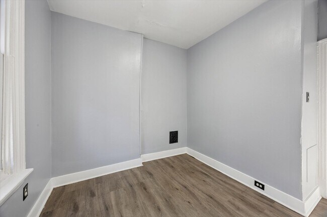 Building Photo - 4 Bedroom House North Philly- Will accept ...