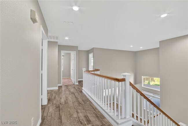 Building Photo - 670 Canfield Point Ave
