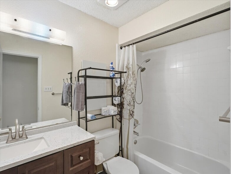 Building Photo - 6412 Tammy Ct