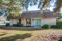 Building Photo - Welcome to this single story 2 bed 2 bath ...