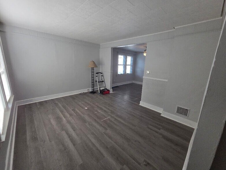 Building Photo - 112 Gale Ave