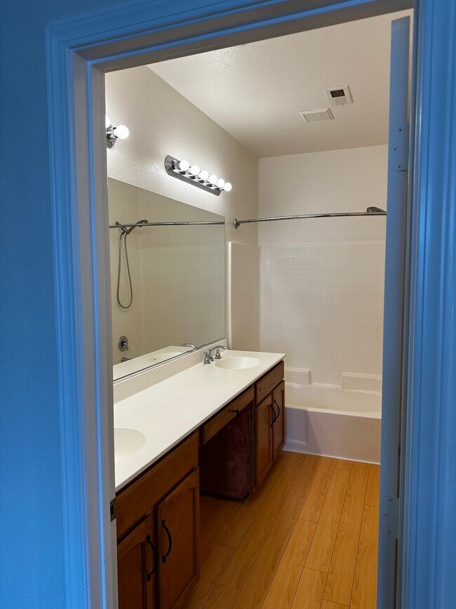 Building Photo - 310 Sunset Way