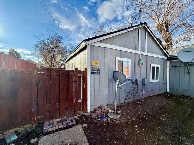 Building Photo - YOU DON'T WANT TO MISS THIS HOME THAT IS WALKING DISTANCE FROM DOWNTOWN REDMOND!!