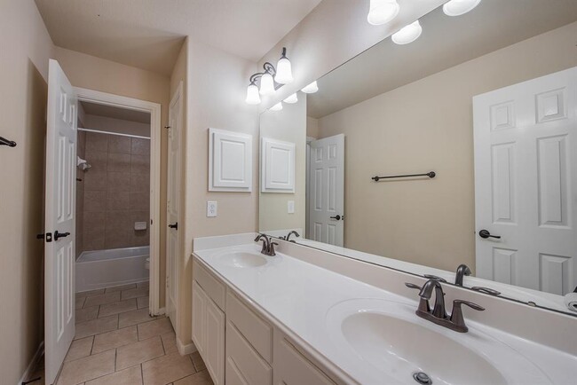 Building Photo - 158 Rocky Point Dr