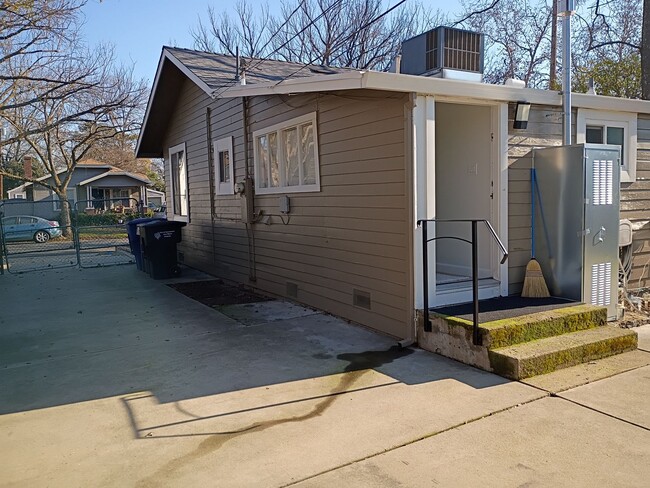 Building Photo - Fully Furnished Gem. Truly Turn-Key Living!