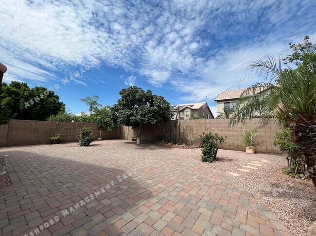 Building Photo - ***MOVE IN SPECIAL!*** BEAUTIFUL 3 BEDROOM...