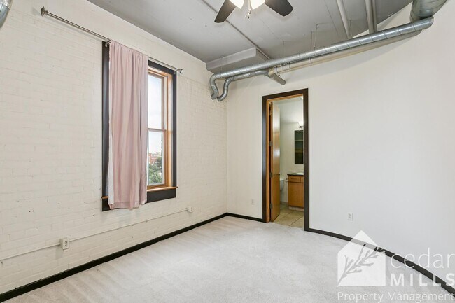 Building Photo - Lofts at St. Francis! 2 bed/2 bath for rent